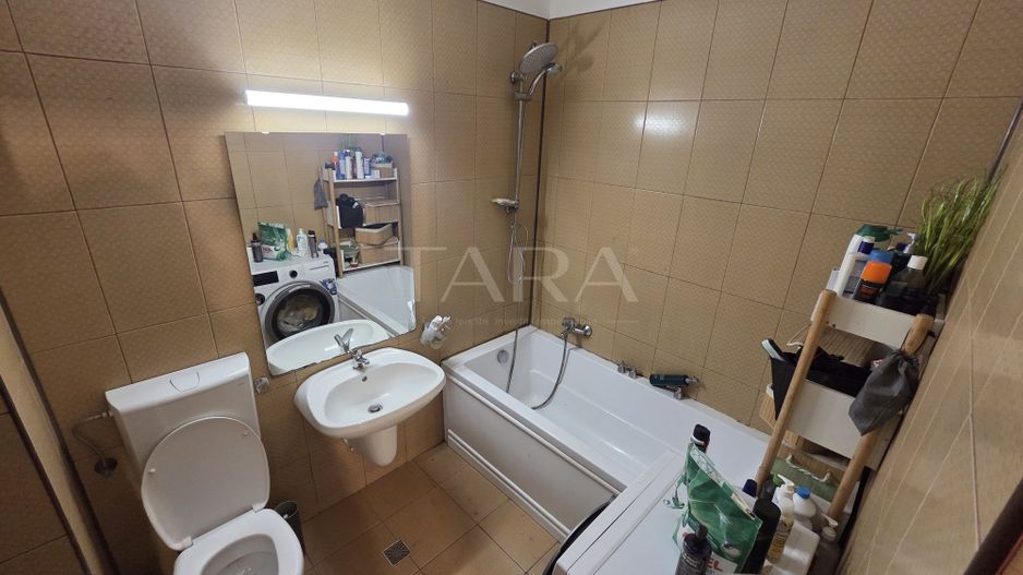Apartament zona Florilor, complet mobilat, loc de parcare inclus. - Poză 5