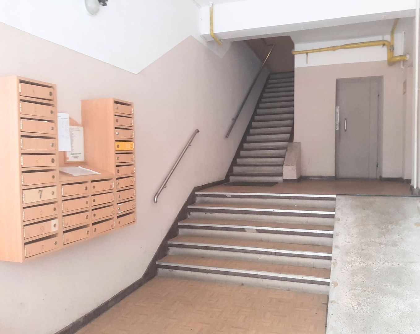 Vanzare 3 camere complet renovat zona pietonala Racadau - Poză 2