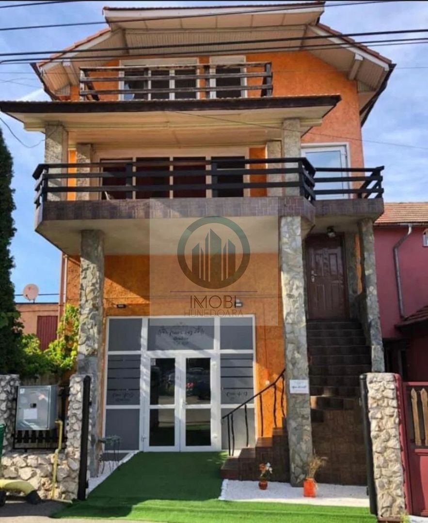 Investiție sigura, zona excelenta–Pensiune funcționala, Str.Horea Deva - Poză 17