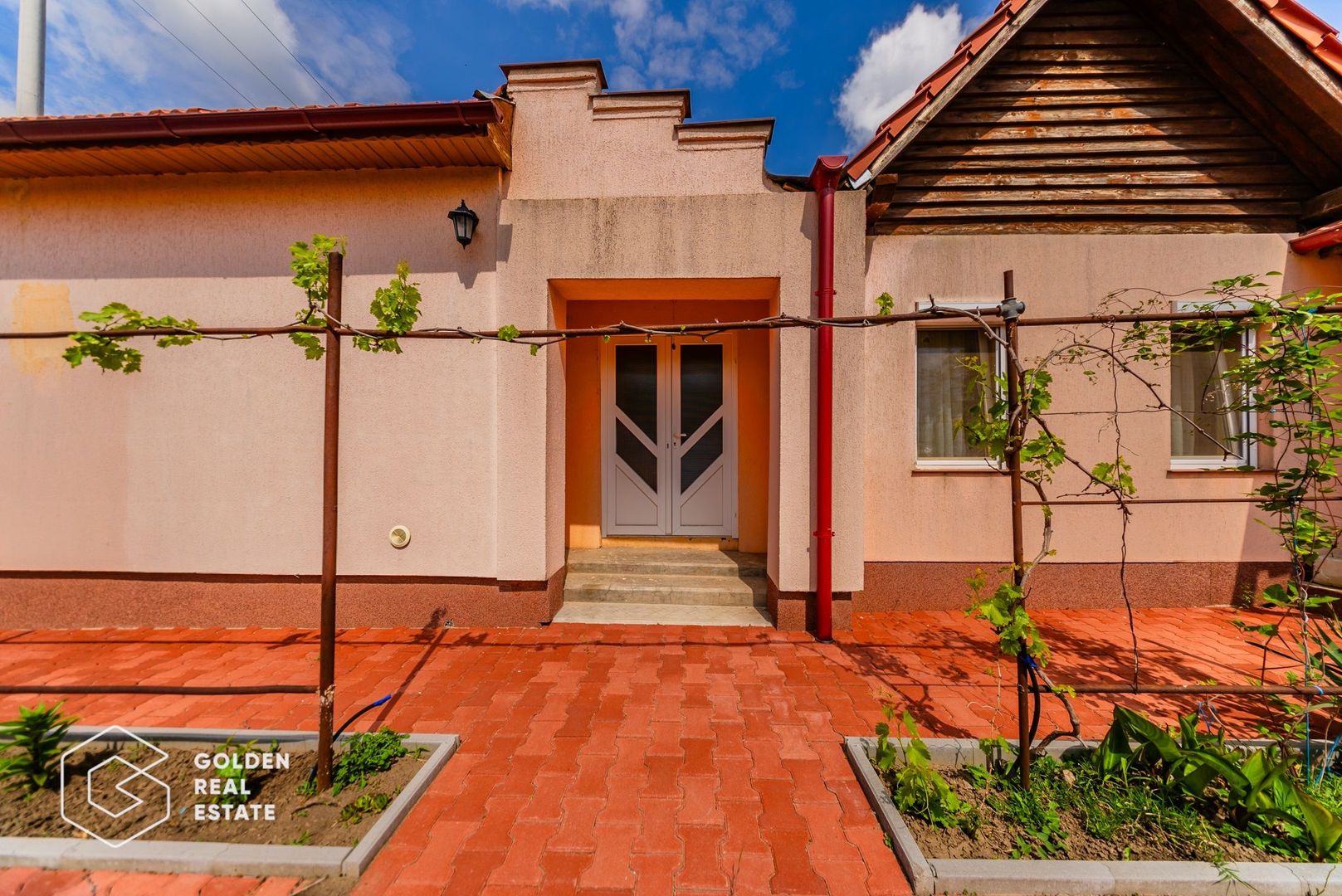 Casa situata in comuna Seitin, la cheie - Poză 30