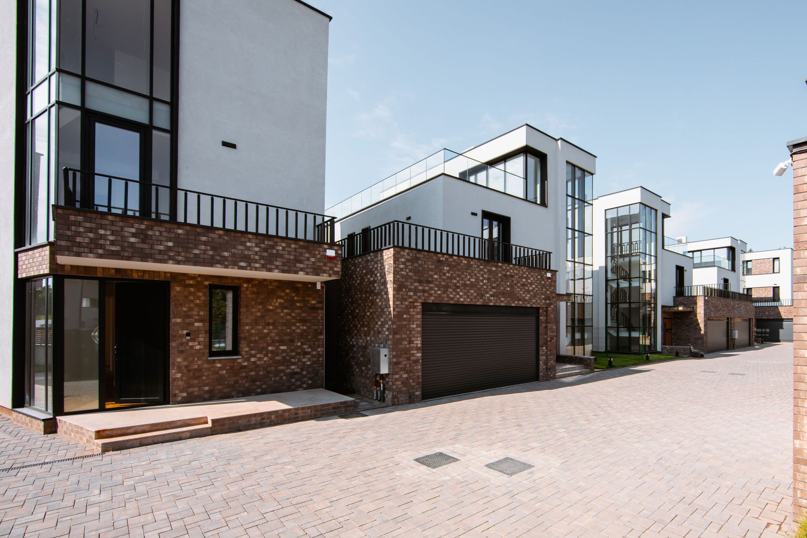 VILA SUPERBĂ CU 4 DORMITOAARE ȘI PISCINA LA INCHIRIERE - Poză 42