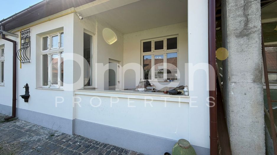 Casa renovata cu curte pentru inchiriere, zona Centrul Vechi - Poză 13