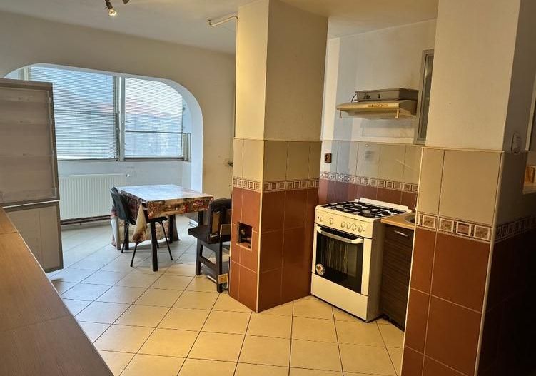 Apartament 2 camere, zona Lunei , etaj intermediar, centrala - Poză 6