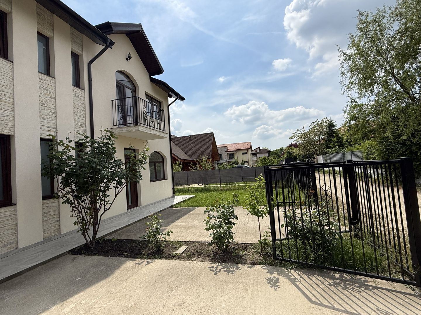 Vila 4 camere cu arhitectura deosebita langa pădure in Corbeanca ! - Poză 29