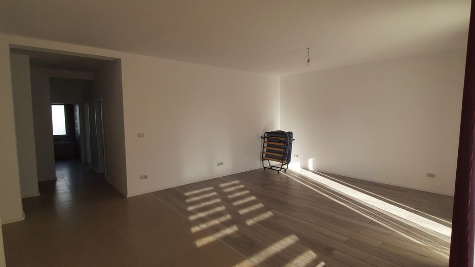Apartament cu 3 camere. - Poză 2