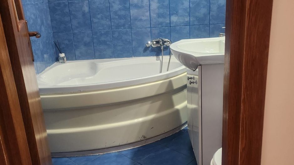 Închiriez apartament 2 camere nemobilat, Piața Muncii, pretabil birou - Poză 8