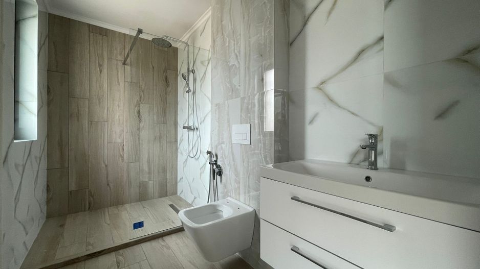 Duplex cu 5 camere și 3 băi - Mosnita Noua - Poză 14