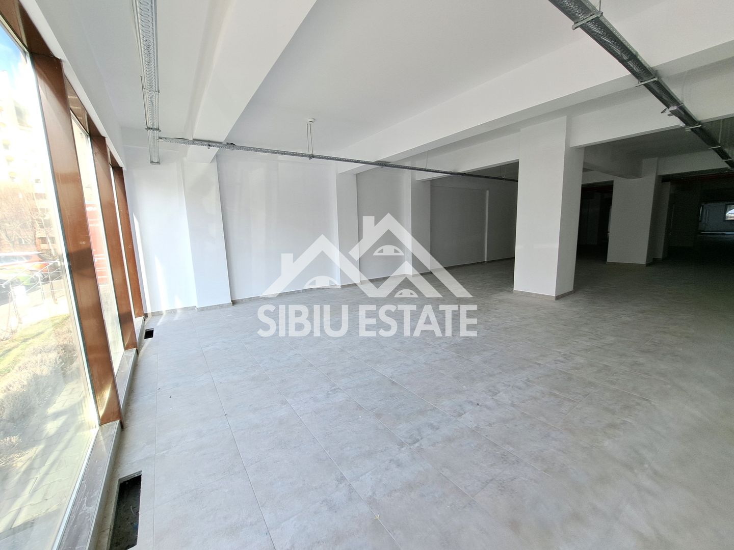 Spatiu comercial 600 mp vitrine la strada, dublu acces - Poză 5