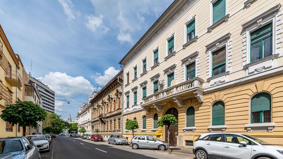 Apartament 98 mp pe bulevardul Decebal, fatada renovata Comision 0 - Poză 1