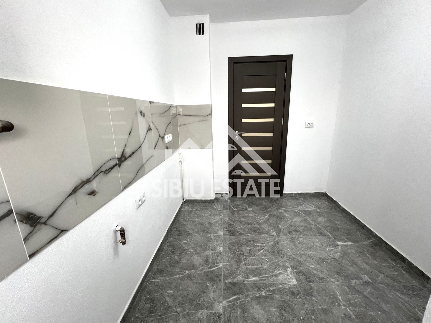 Apartament 2 camere cu balcon, pivnita Sibiu, scoala 9 - Poză 4