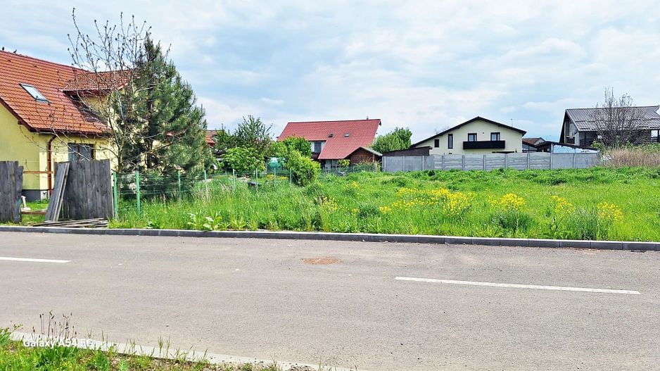 Sanpetru, teren intre case noi 685mp cu AC, utilitati, 72500 euro - Poză 3