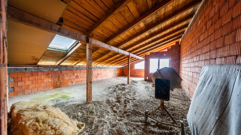Casa caramida P+M, Vinga, cu potential spatiu comercial - Poză 10