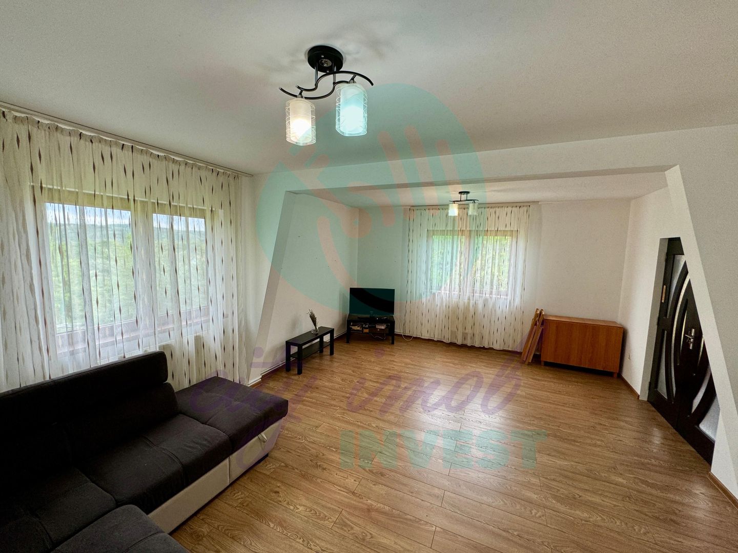 Oază de liniște și confort la poalele pădurii – Casa ta de vis! - Poză 4