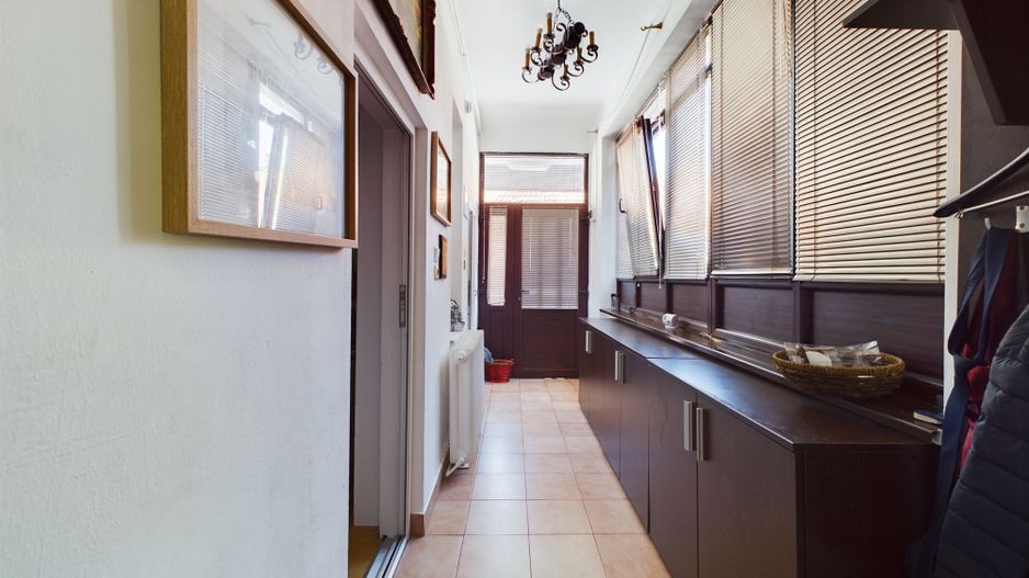 Casă individuală cu 4 camere, zonă centrală - Poză 8