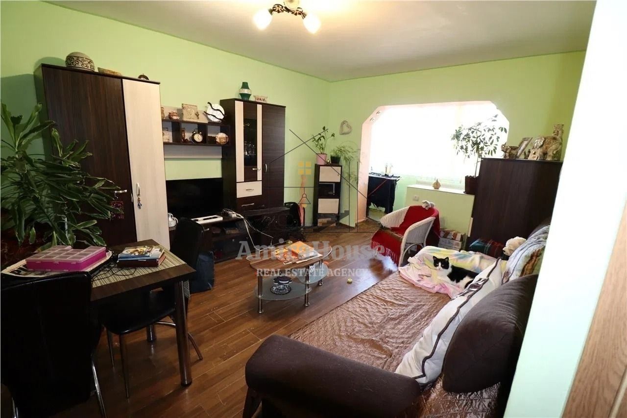 Apartament 3 camere la etajul 3 Intre Lacuri - Poză 2