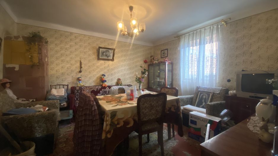 Vanzare casa cu 6 camere in Targoviste - vizavi de Colegiul Carabella - Poză 4