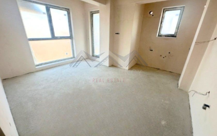 Apartament 3 camere Otopeni central | bloc cu lift, parcare - Poză 1