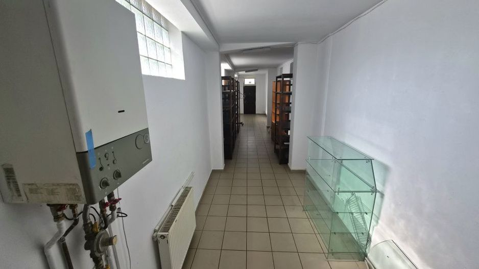 Spațiu comercial de închiriat- lângă spitalul Municipal Curtea de Argeș - Poză 4