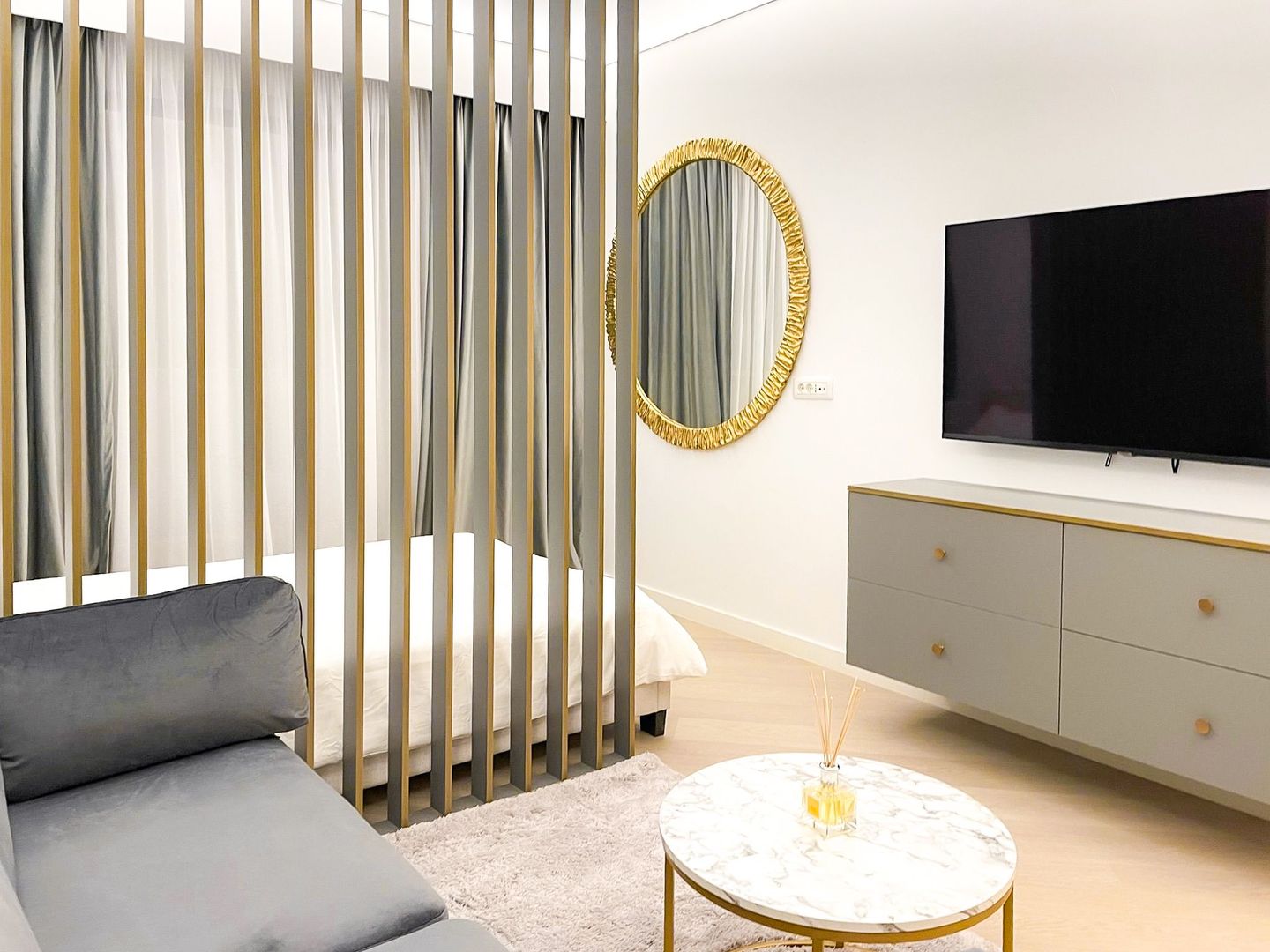 De închiriat studio complet mobilat - Dressing Walk In– Cortina North - Poză 1