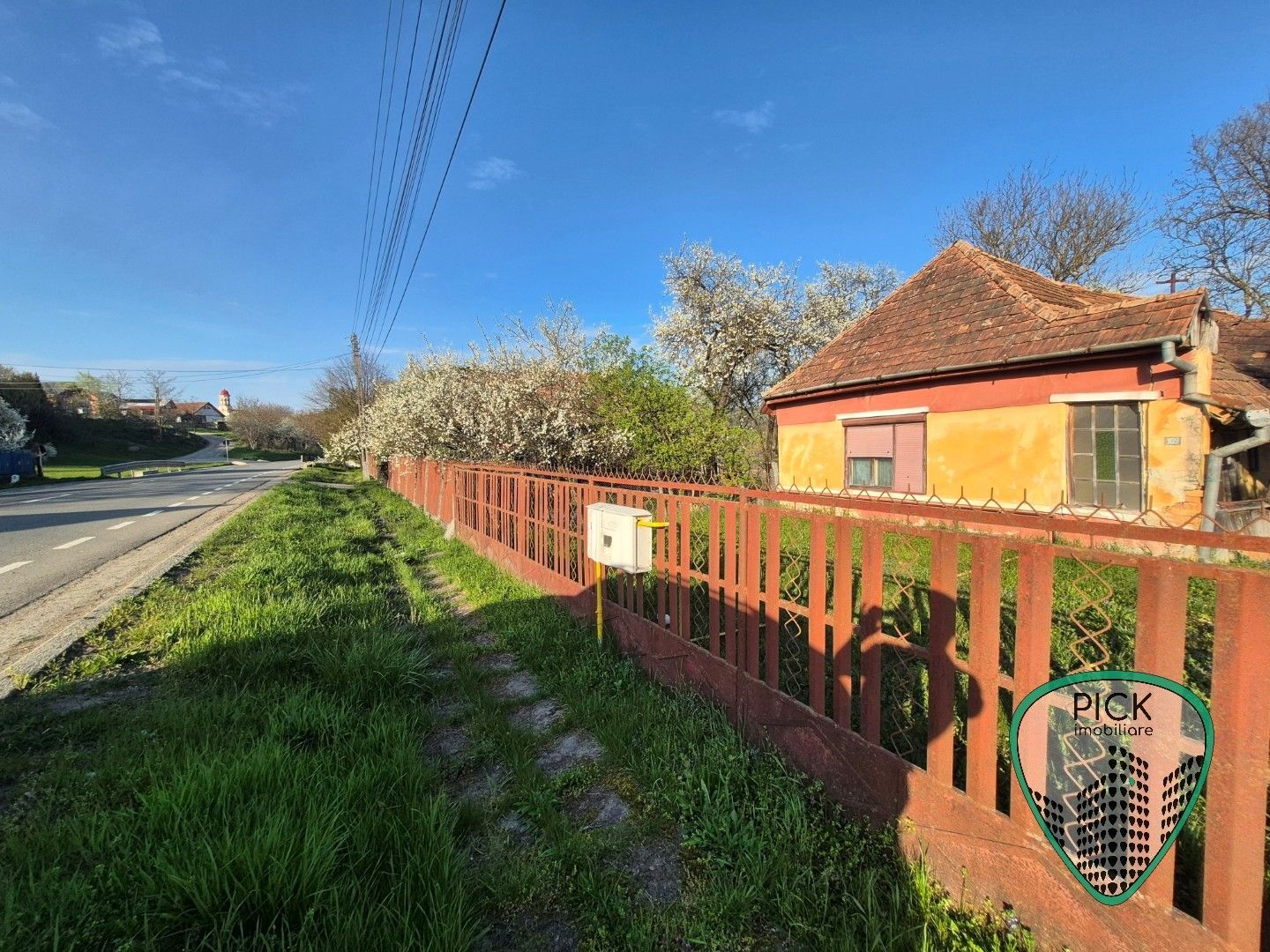 P 1226 - Casă cu 2 camere în Cerghid, jud. Mureș - teren 4044 mp - Poză 2
