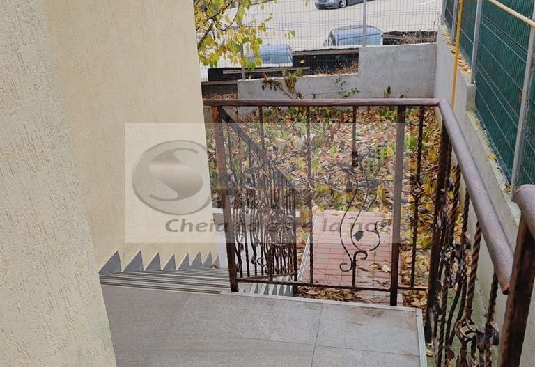 INTABULAT! Ap 3 camere  dec. etaj 1 cu intrare separata Zona Bucium - Poză 3