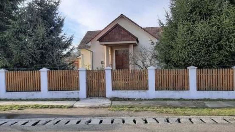 Vand casa in Acas judetul Satu Mare 136 mp si teren 710 mp - Poză 5