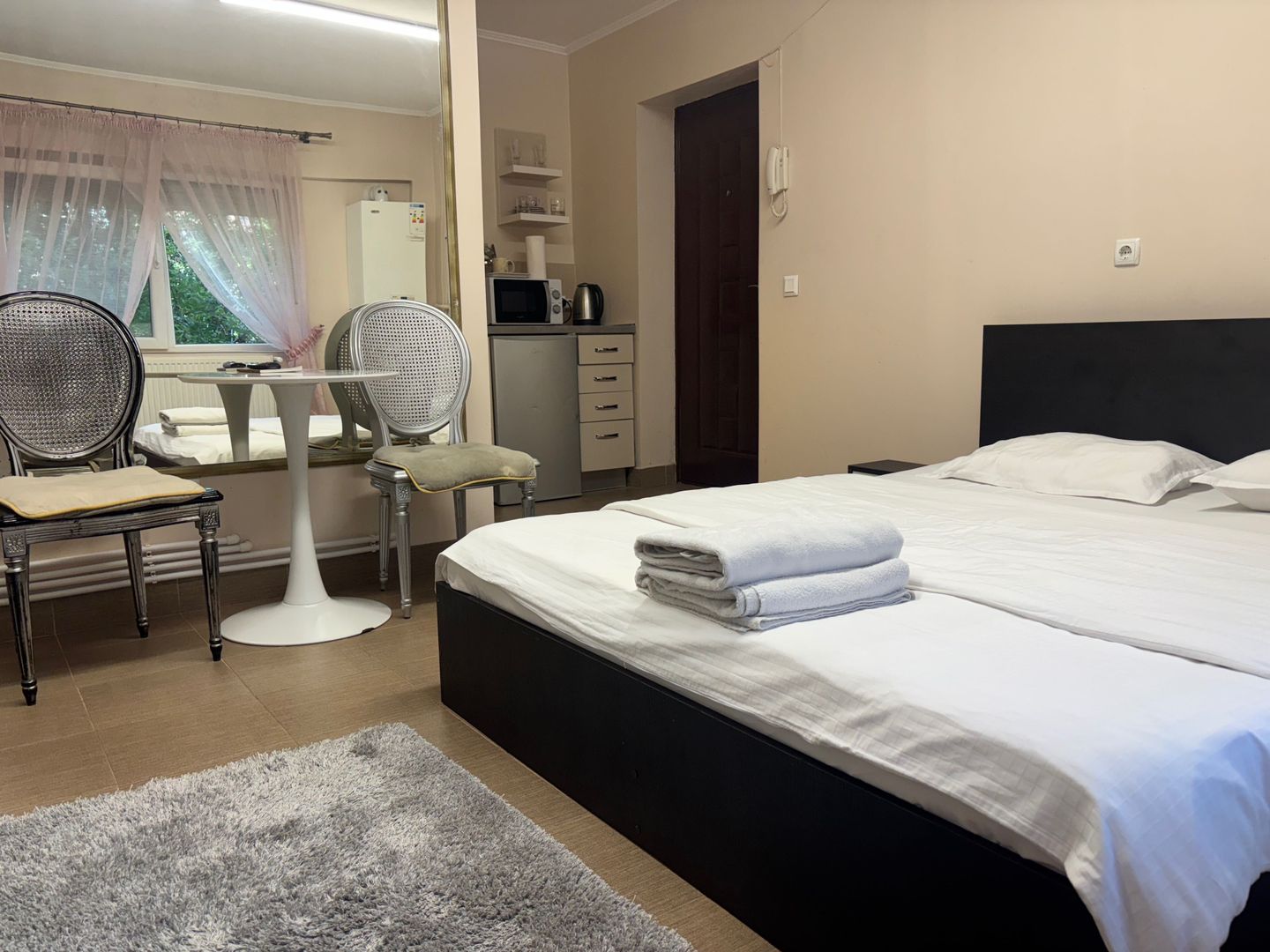 Vand garsoniera ,afacere booking /carpati 2 - Poză 1