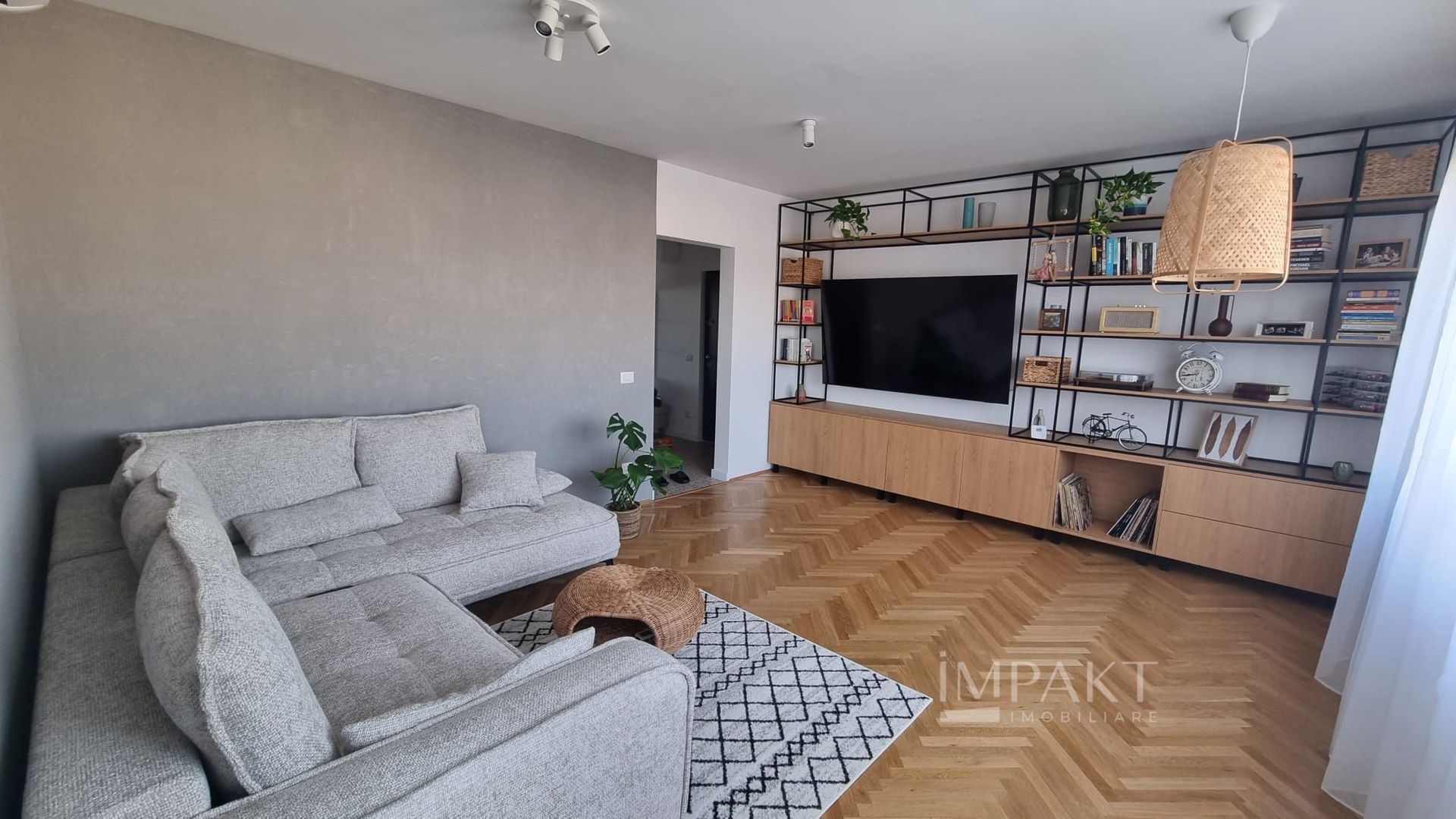 Apartament cu 3 camere decomandat cf sporit in Andrei Muresanu - Poză 1