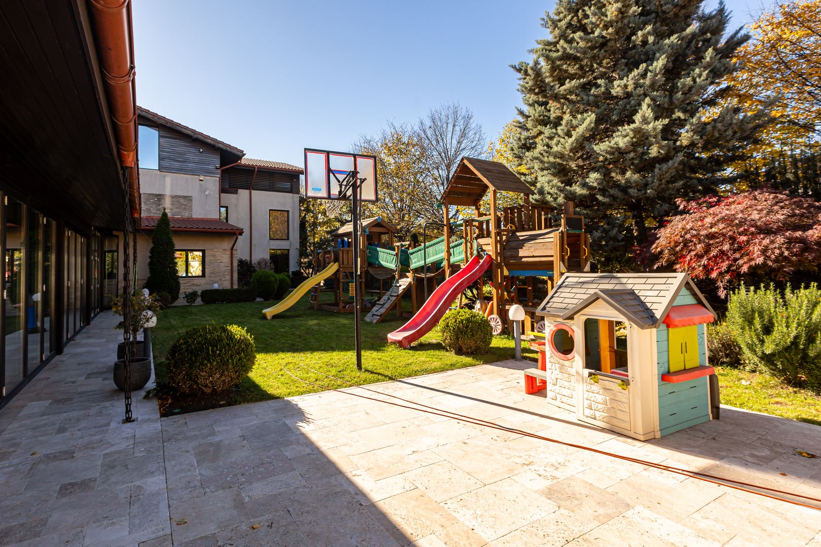 Vilă premium P+1+M, teren 1.216 mp – Faleza Sud, Constanța - Poză 3