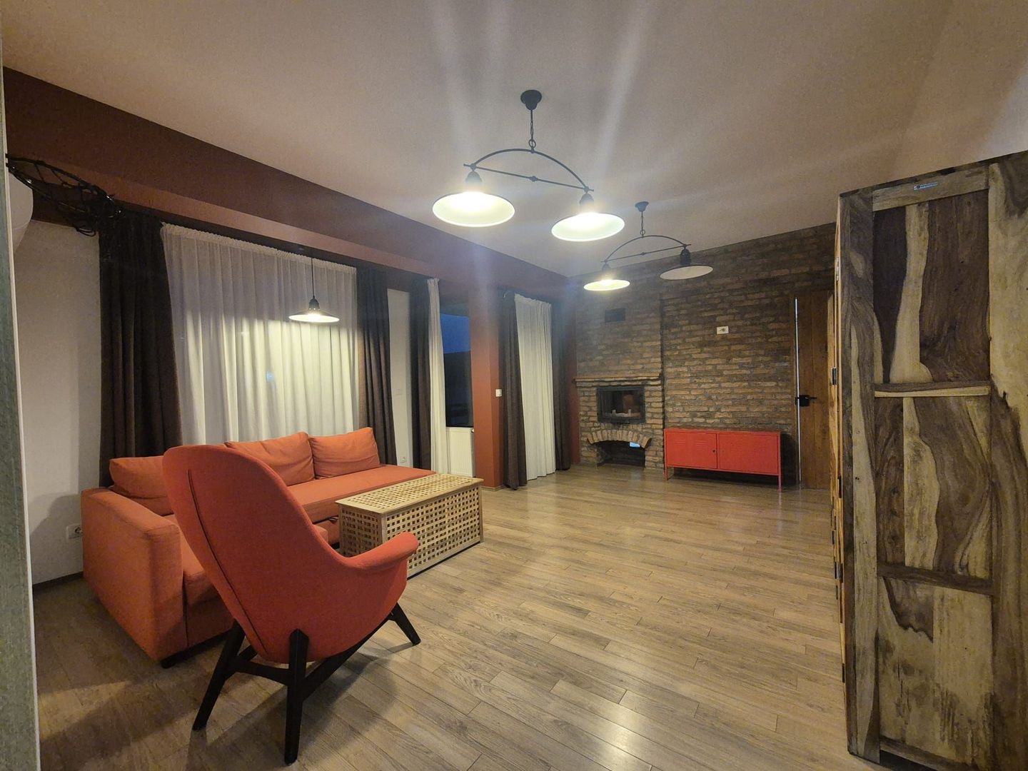 Bloc nou, sectiune mare, apartament 3 camere cu semineu, terasă mare si garaj - Poză 7