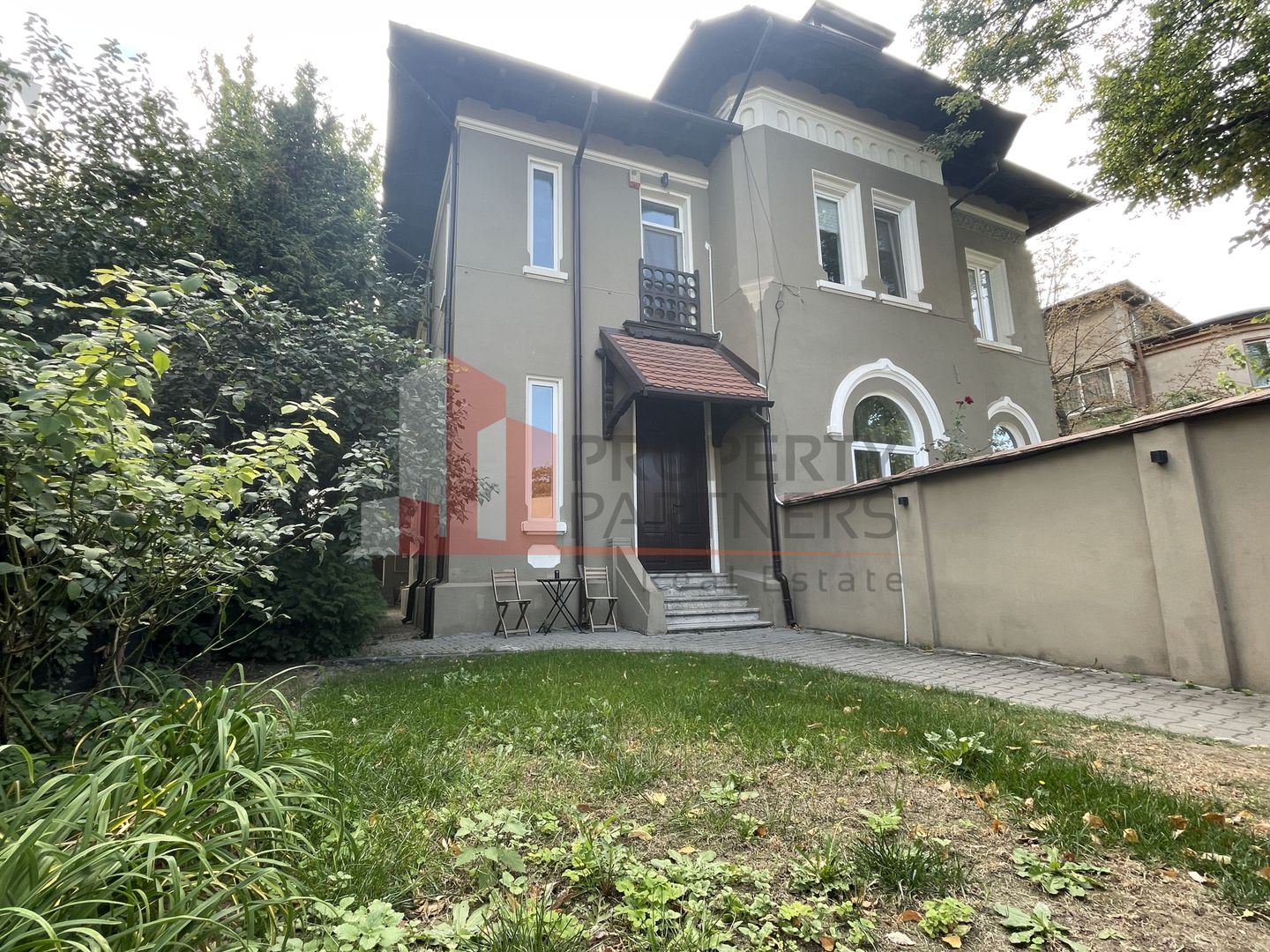 Apartament in vila Str. Toamnei - Poză 1