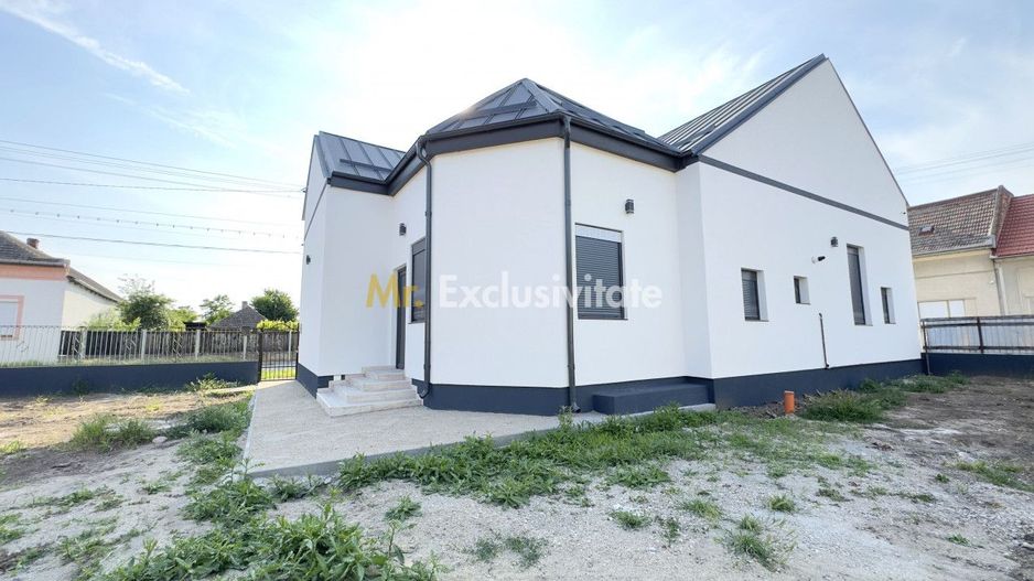 SUPER OFERTĂ! Casă 3 camere 154 mp, Teren 630 mp - Str. T. Vladimirescu - Carei - Poză 3