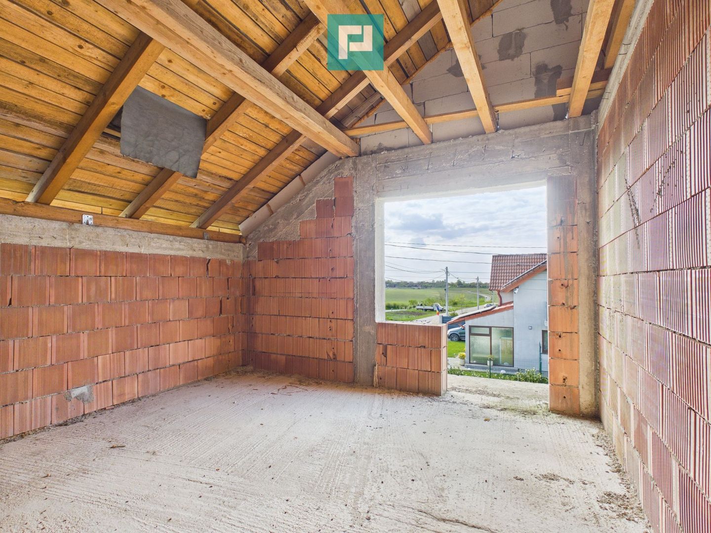 Casă la roșu cu  6 camere,  teren 500 mp în Aluniș - Poză 5