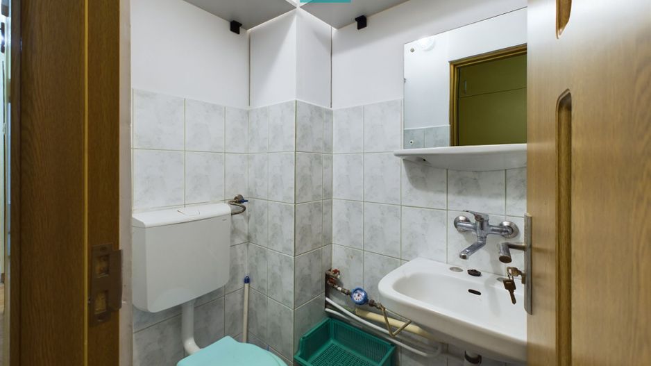 Apartament cu 3 camere în Zona 300 - Poză 9