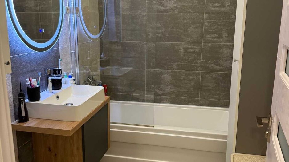 Apartament 2 camere. Decomandat. Loc de parcare. Bld. Metalurgiei. - Poză 7