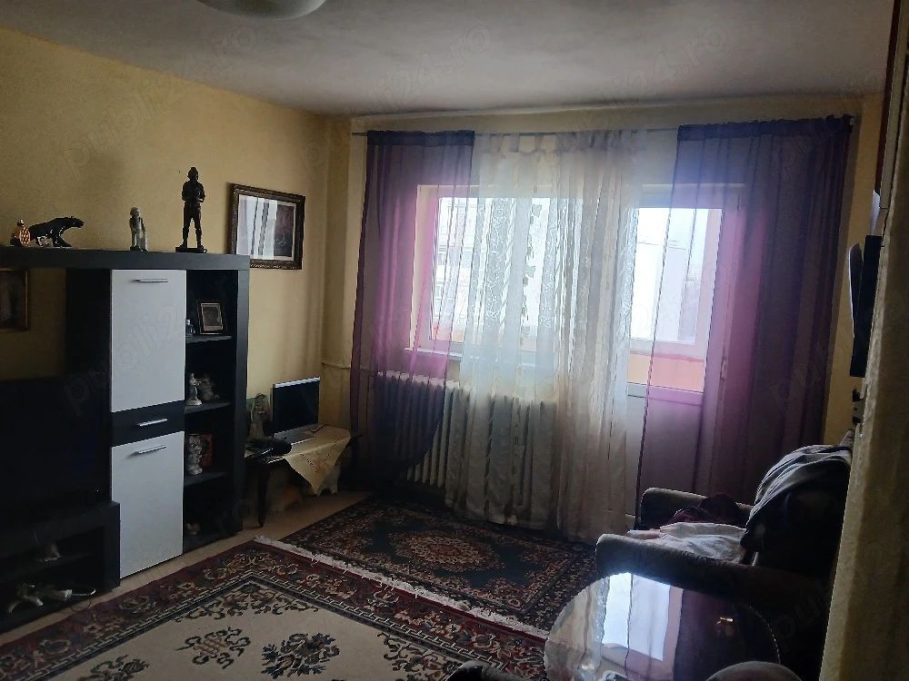 Vând apartament 3 camere, Campia Libertatii - Poză 1