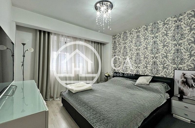 Apartament de vânzare cu 4 camere în zona Calea Aradului, Oradea - Poză 1