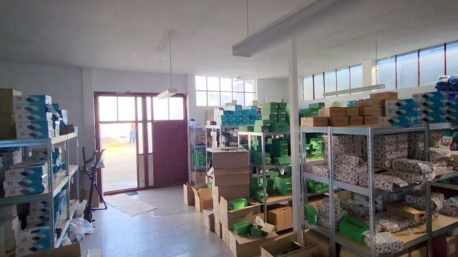 Vila 290mp + 4 spatii comerciale/chiriasi /depozitare, teren 1401 mp, acces DN1 - Poză 18