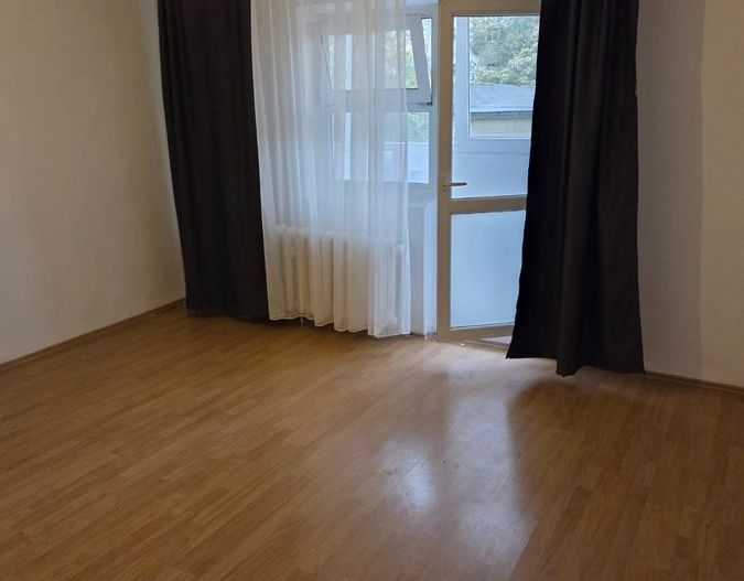 Inchiriez apartament 4 camere, Vitan, nemobilat, cu loc de parcare - Poză 3