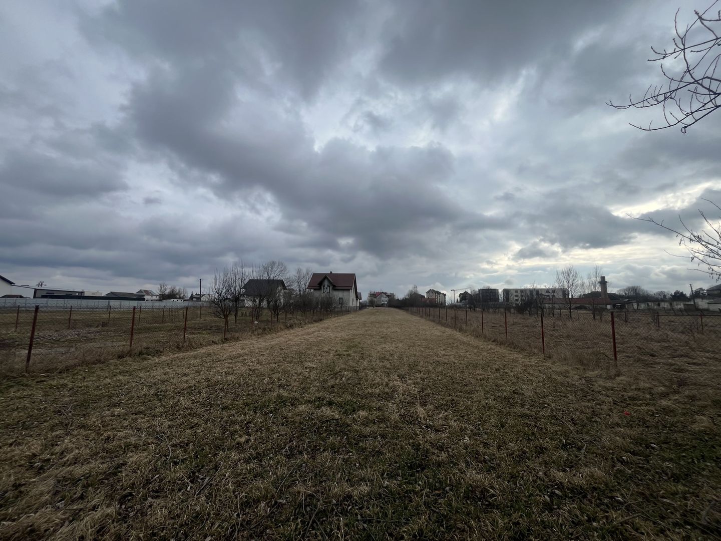 Teren Intravilan 2020 MP | Zonă Linistita | Radauti - Poză 4