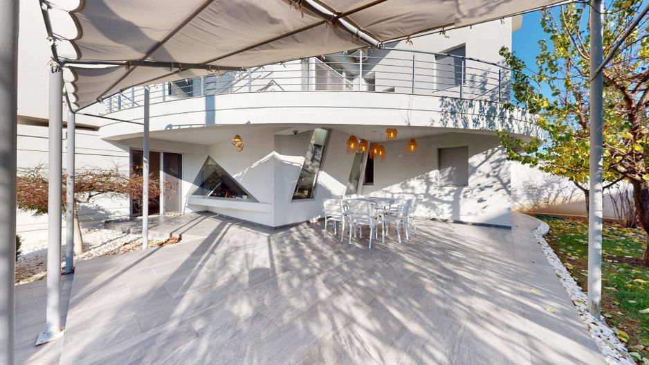 Un singur cuvant-IREPROSABILA - Poză 2