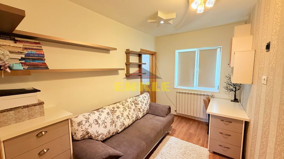 De vanzare apartament cu 3 camere, zona Mall. - Poză 3