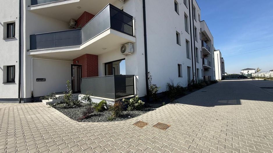 Spațiu de închiriat – 63 mp + balcon 3 mp – Vitrine luminoase - Poză 1