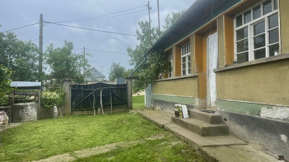 De vânzare | Casă tradițională pe deal + teren 2.470 mp | Sat Burzuc | - Poză 2