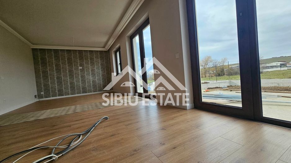 Casa noua amenajata, gata de mutare - Poză 14