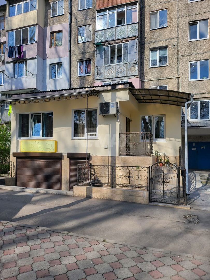 Spațiu comercial+apartament cu 3 camere Botanica Nicolae Zelinski 10/2 - Poză 3