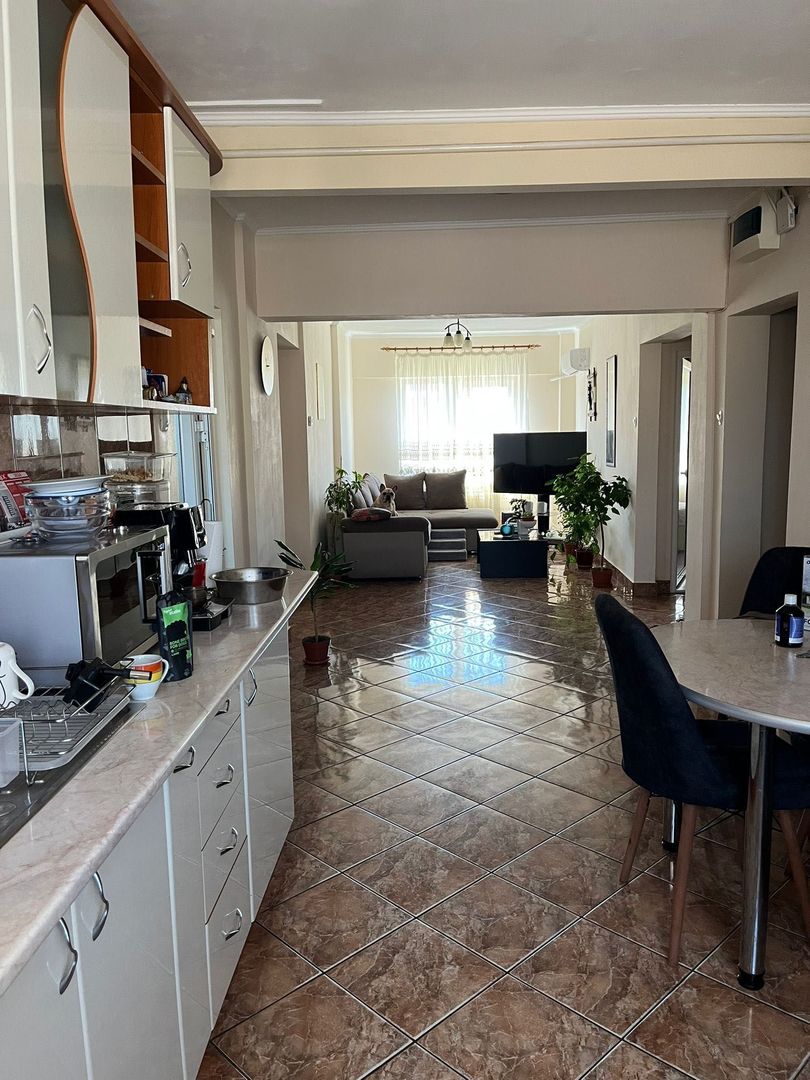 Apartament de vanzare Satu Mare, Micro 16, 4 camere. - Poză 1