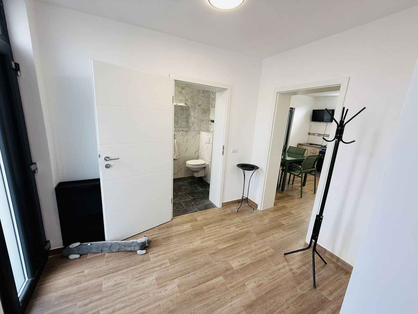 Giroc Central | Casă renovată complet | 4 camere | 2 bai - Poză 11