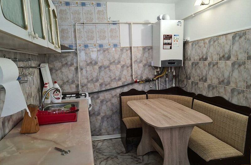 De inchiriat - casa P+1E+M - zona Port, langa liceul de Marina - Poză 5