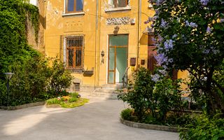 Apartament interbelic cu 2 camere | Vilă P+1+M | Curte | Popa Nan - Poză 1
